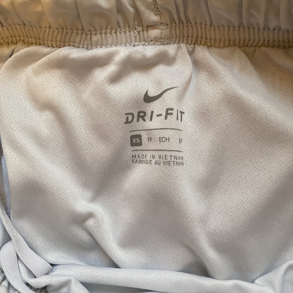 3 pairs!!! Womens NIKE running shorts - Picture 6 of 7